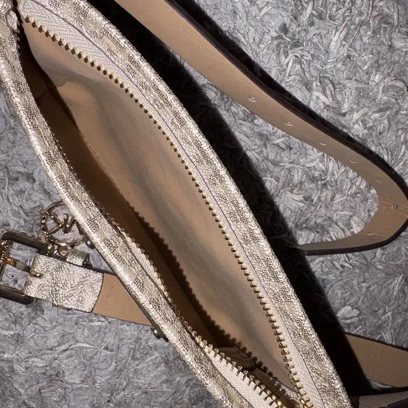 New Michael Kors Gold Cross Body Bag With Box - Picture 4 of 5